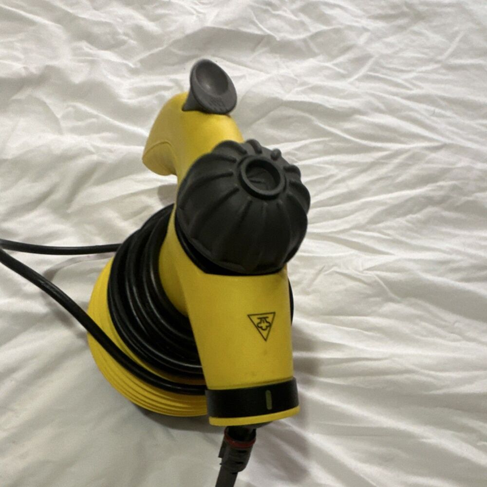 Yellow Black Handheld Corded Steam Cleaner VQ388 Portable With Water Tank 1050W
